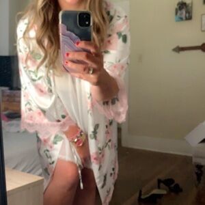 FLORAL ROBE WITH BELT AND PINK LACE